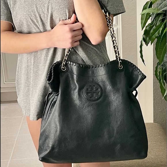 Tory Burch Handbags - NEW - TORY BURCH THEA SLOUCHY BLACK HANDBAG